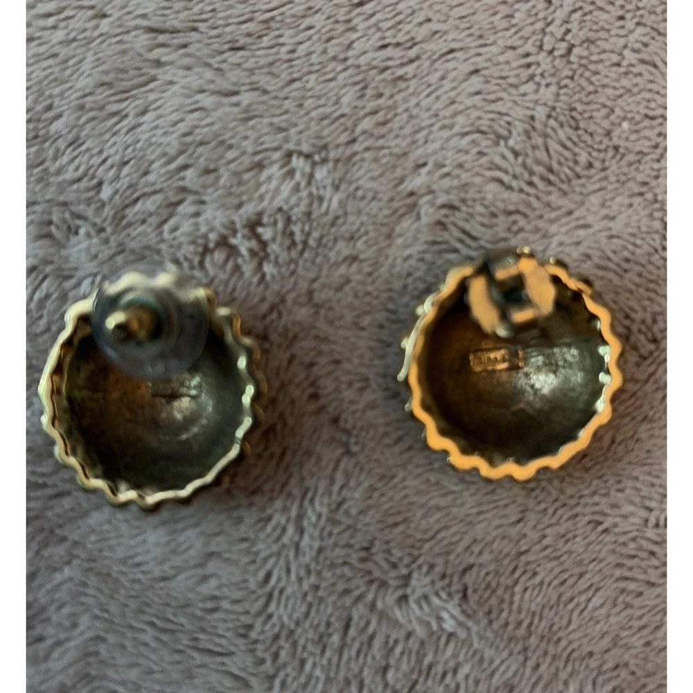 The Unbranded Brand vintage goldtone